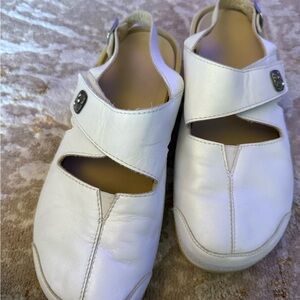 Vital Medic Leather Slingback Sandals